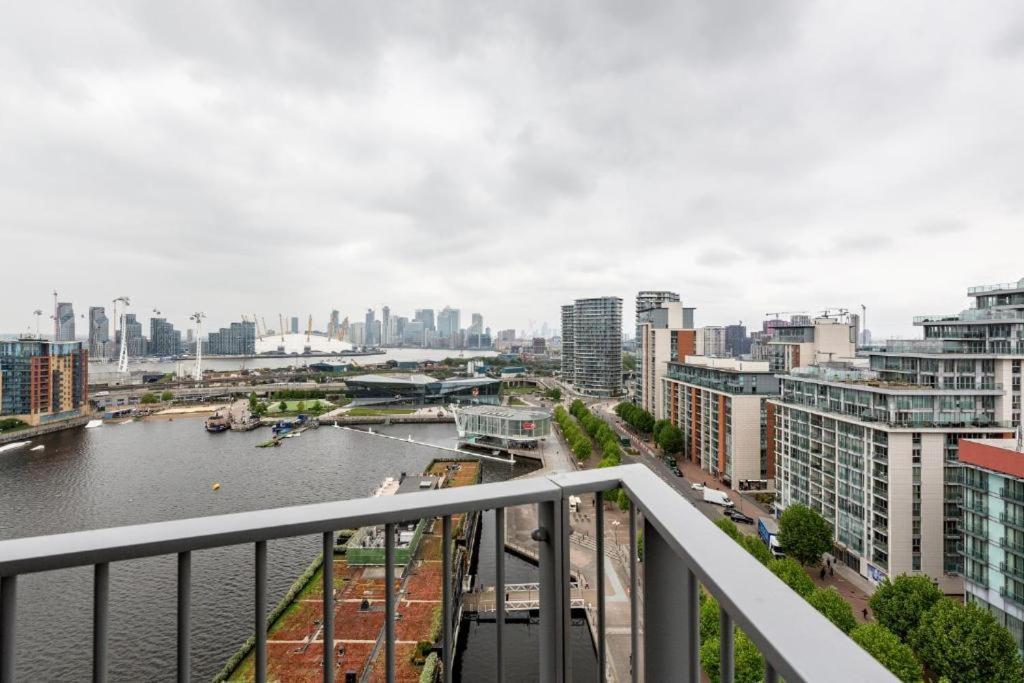 Excel Dock Apartments Лондон Экстерьер фото