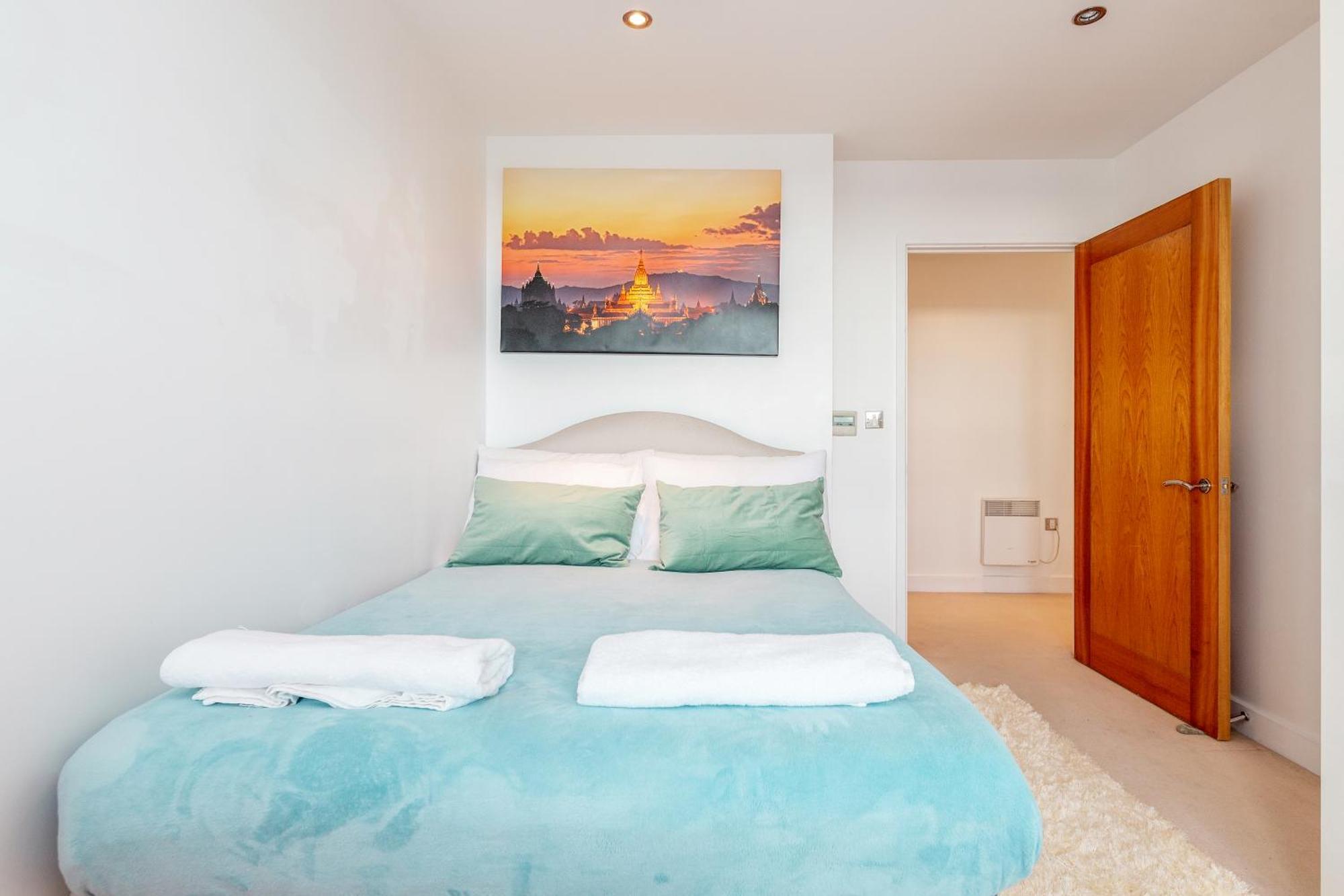 Excel Dock Apartments Лондон Экстерьер фото