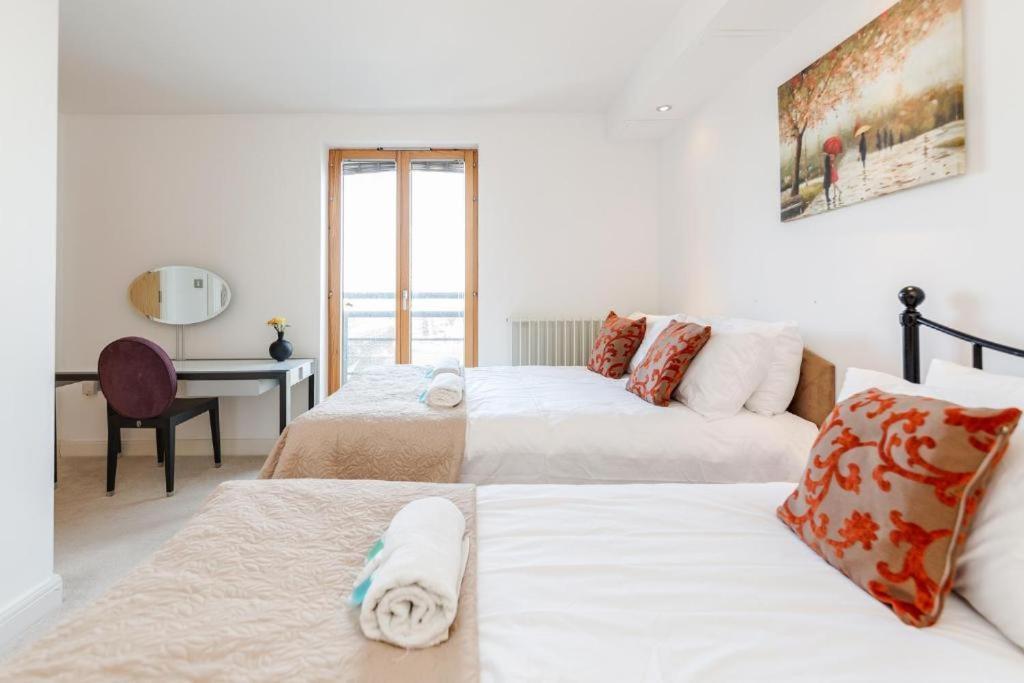 Excel Dock Apartments Лондон Экстерьер фото